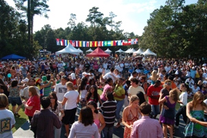 Image of crowd at Latin American Festival